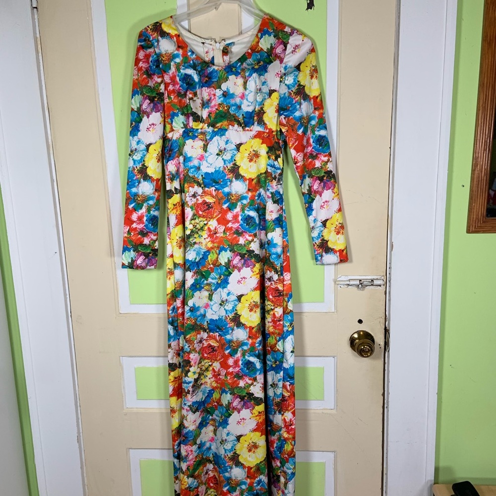 VINTAGE MAXI DRESS SIZE 0/2 multi colored with long sleeves 1970’s?